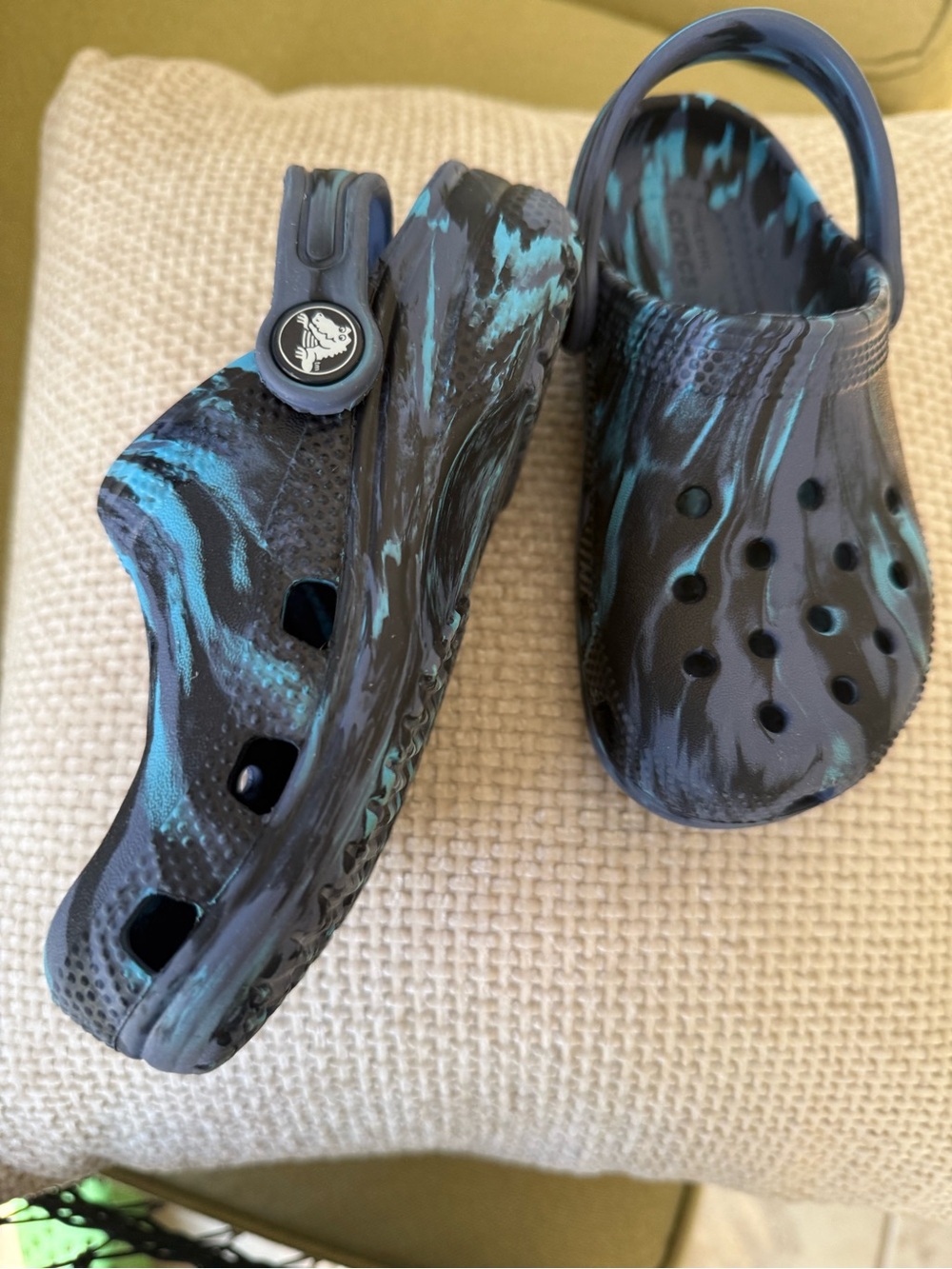 Crocs blue camo size 11 kids in EUC unisex - Picture 2 of 6